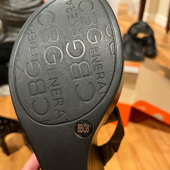 BCBG Platform Leather Sandals NWOT - Picture 2 of 4